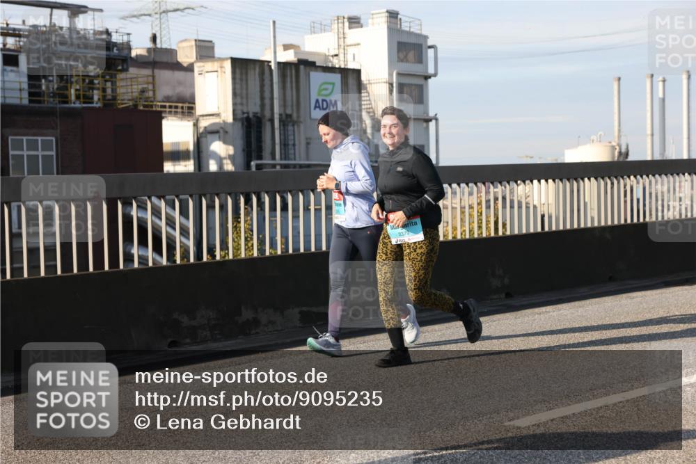 03.10.2025 - Köhlbrandbrückenlauf Lena Gebhardt http://msf.ph/oto/9095235 03.10.2025 10:09:37 Position 2 2379 meine-sportfotos.de