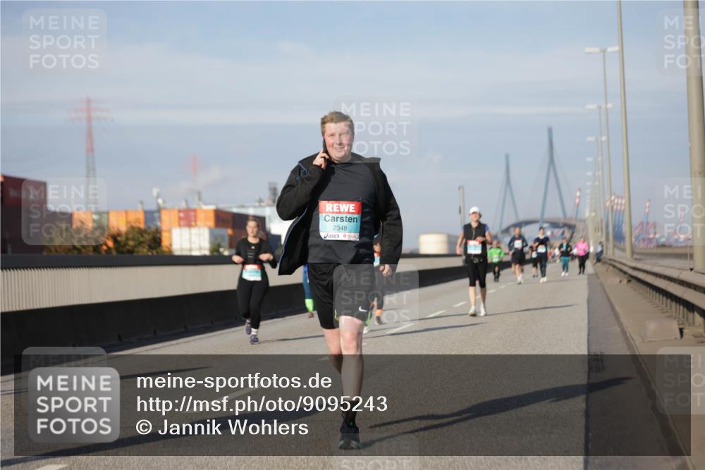 03.10.2025 - Köhlbrandbrückenlauf Jannik Wohlers http://msf.ph/oto/9095243 03.10.2025 10:13:19 Position 3 2348 meine-sportfotos.de