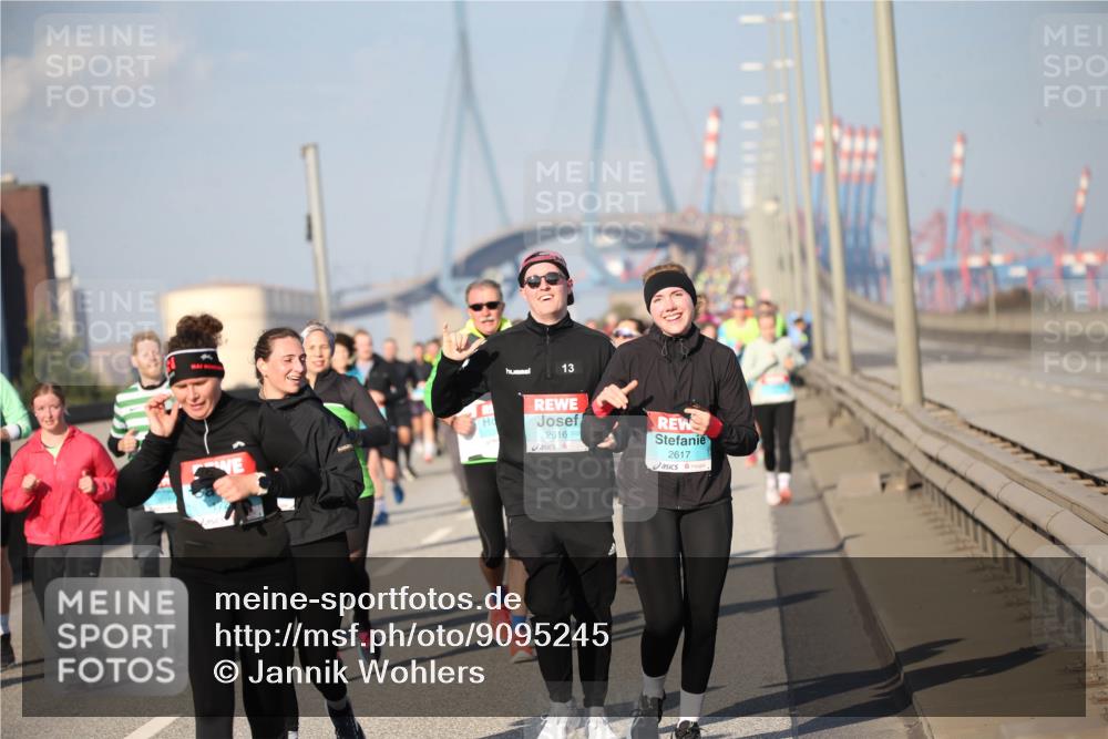 03.10.2025 - Köhlbrandbrückenlauf Jannik Wohlers http://msf.ph/oto/9095245 03.10.2025 10:04:00 Position 3 13, 2616, 2617 meine-sportfotos.de