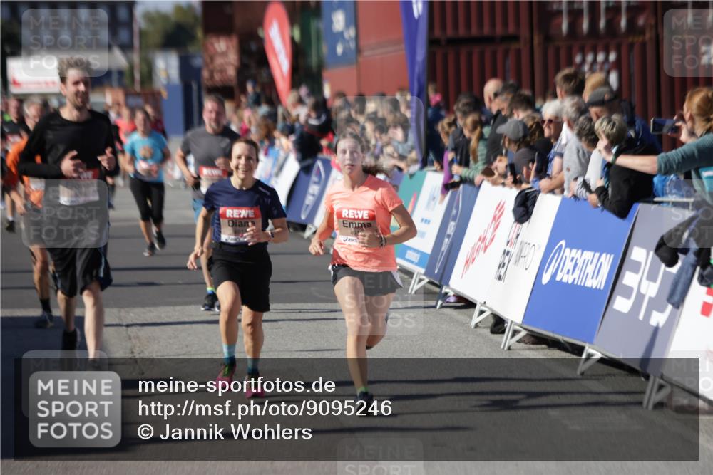 03.10.2025 - Köhlbrandbrückenlauf Jannik Wohlers http://msf.ph/oto/9095246 03.10.2025 13:20:51 Ziel 4476, 4646, 4709, 4915, 4916, 5006, 5084, 5130, 5169, 5480, 5488, 5501, 5774, 5918, 5920, 6703, 6780 meine-sportfotos.de