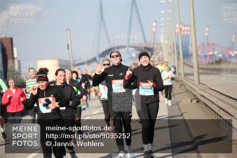 03.10.2025 - Köhlbrandbrückenlauf Jannik Wohlers http://msf.ph/oto/9095252 03.10.2025 10:04:00 Position 3 13, 2616, 2617 meine-sportfotos.de