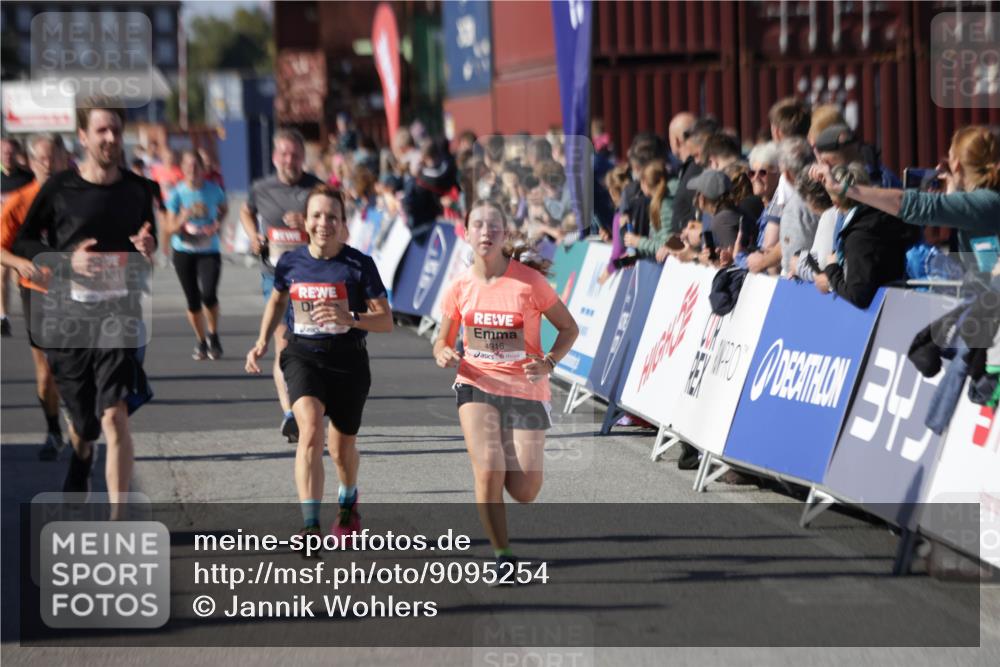 03.10.2025 - Köhlbrandbrückenlauf Jannik Wohlers http://msf.ph/oto/9095254 03.10.2025 13:20:51 Ziel 4476, 4646, 4709, 4915, 4916, 5006, 5084, 5130, 5169, 5480, 5488, 5501, 5774, 5918, 5920, 6703, 6780 meine-sportfotos.de