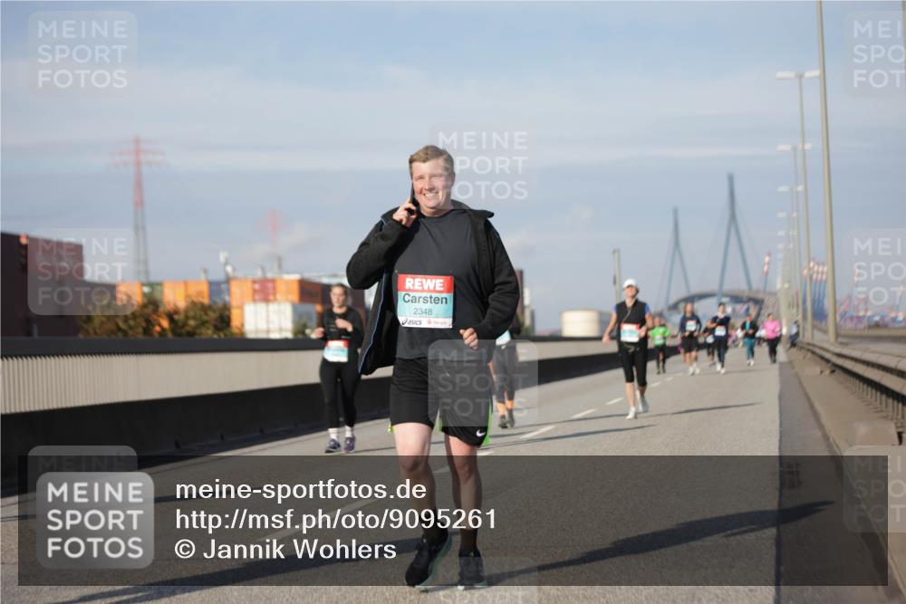 03.10.2025 - Köhlbrandbrückenlauf Jannik Wohlers http://msf.ph/oto/9095261 03.10.2025 10:13:19 Position 3 2348 meine-sportfotos.de