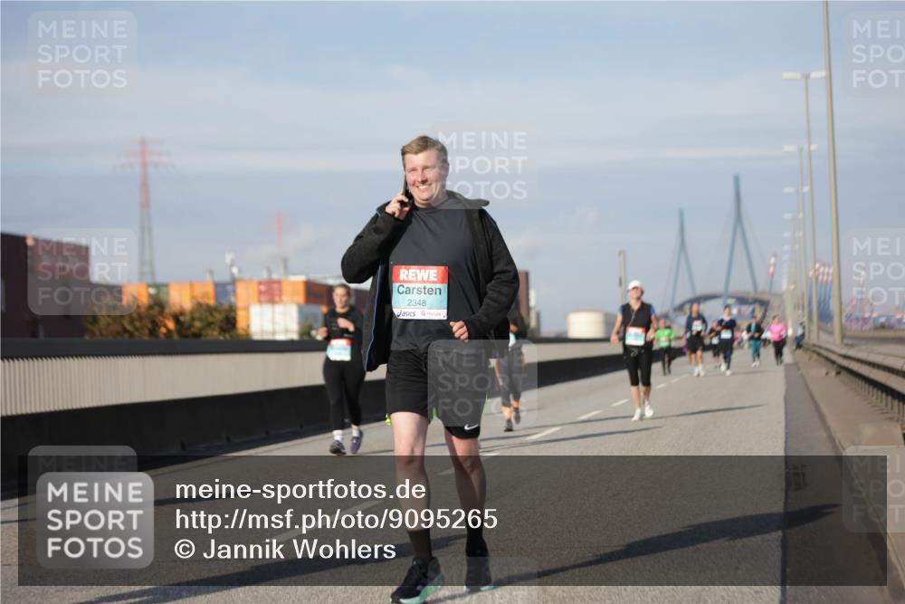 03.10.2025 - Köhlbrandbrückenlauf Jannik Wohlers http://msf.ph/oto/9095265 03.10.2025 10:13:19 Position 3 2348 meine-sportfotos.de