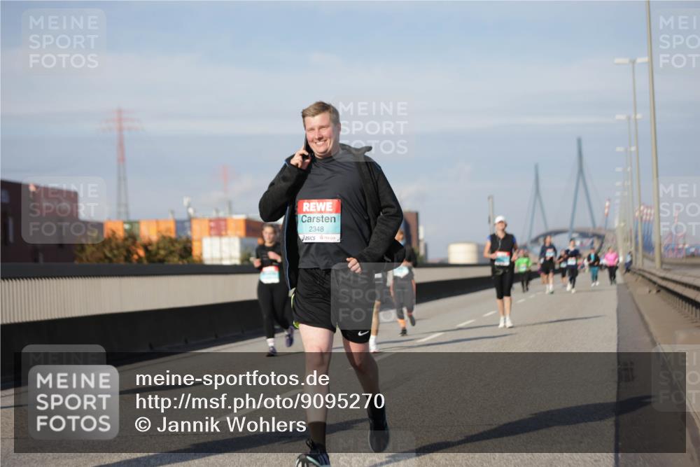03.10.2025 - Köhlbrandbrückenlauf Jannik Wohlers http://msf.ph/oto/9095270 03.10.2025 10:13:19 Position 3 2348 meine-sportfotos.de