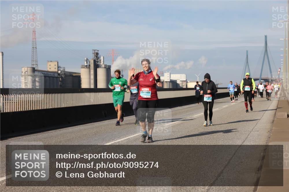 03.10.2025 - Köhlbrandbrückenlauf Lena Gebhardt http://msf.ph/oto/9095274 03.10.2025 10:09:38 Position 2 2332 meine-sportfotos.de