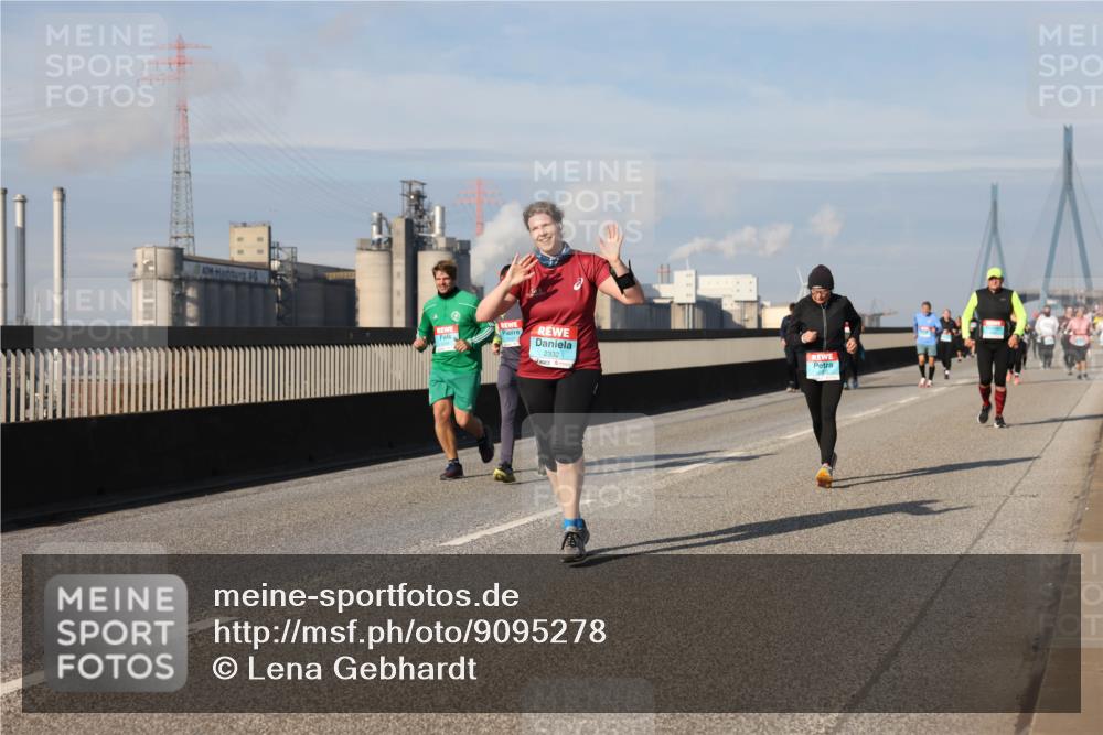 03.10.2025 - Köhlbrandbrückenlauf Lena Gebhardt http://msf.ph/oto/9095278 03.10.2025 10:09:39 Position 2 2332 meine-sportfotos.de