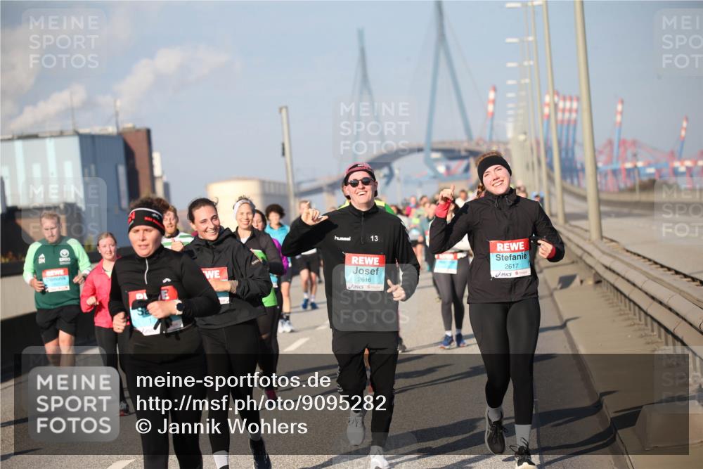 03.10.2025 - Köhlbrandbrückenlauf Jannik Wohlers http://msf.ph/oto/9095282 03.10.2025 10:04:02 Position 3 40, 13, 2616, 2617 meine-sportfotos.de