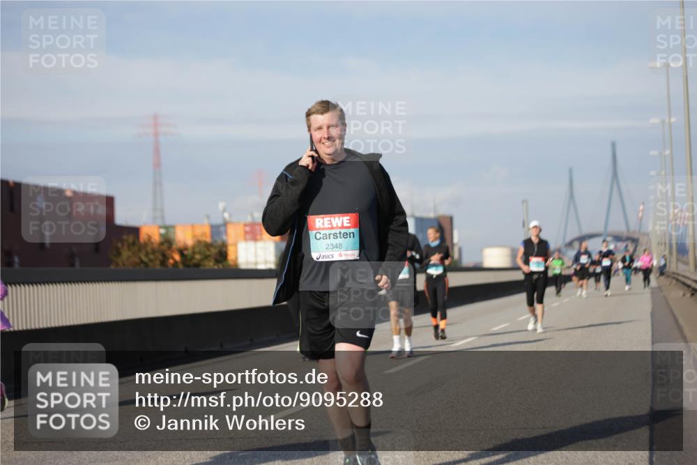 03.10.2025 - Köhlbrandbrückenlauf Jannik Wohlers http://msf.ph/oto/9095288 03.10.2025 10:13:20 Position 3 2348 meine-sportfotos.de