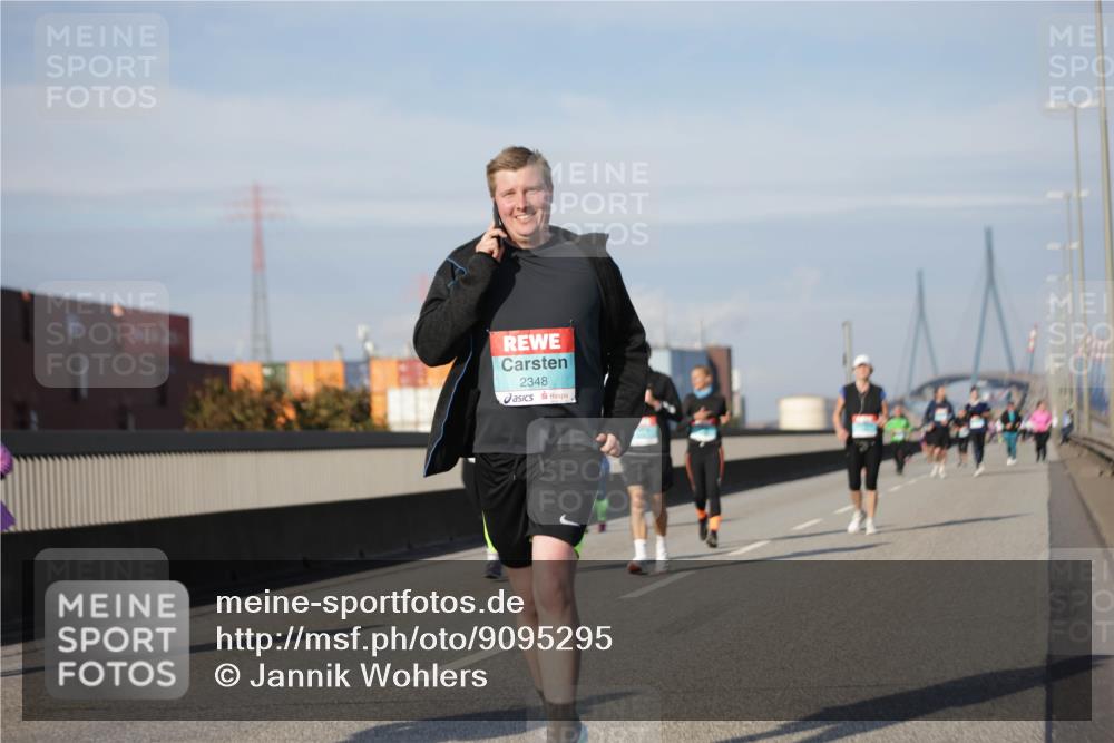 03.10.2025 - Köhlbrandbrückenlauf Jannik Wohlers http://msf.ph/oto/9095295 03.10.2025 10:13:20 Position 3 2348 meine-sportfotos.de