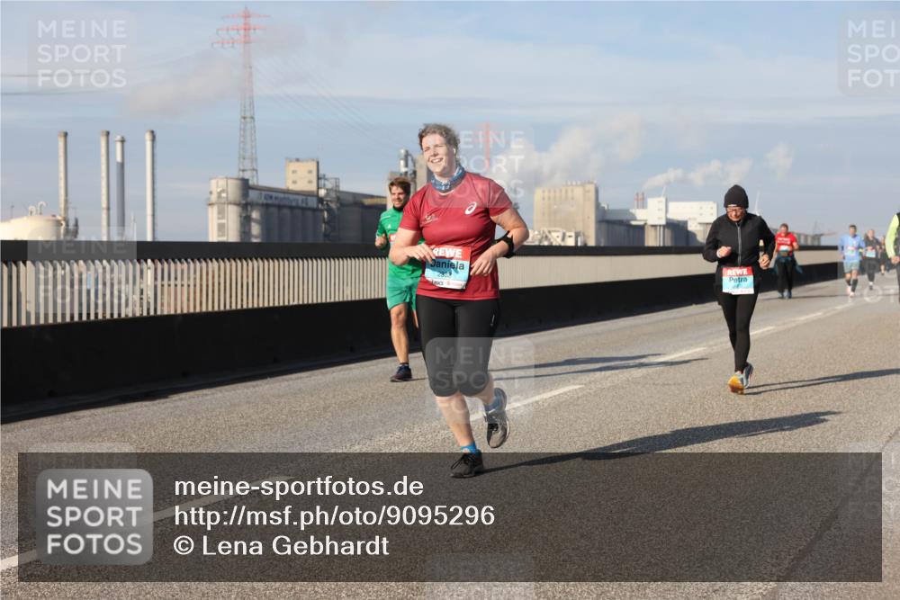 03.10.2025 - Köhlbrandbrückenlauf Lena Gebhardt http://msf.ph/oto/9095296 03.10.2025 10:09:40 Position 2 2332 meine-sportfotos.de
