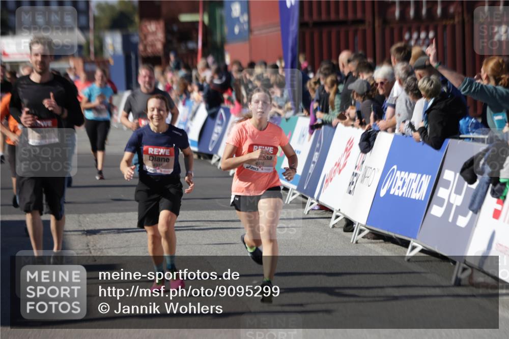 03.10.2025 - Köhlbrandbrückenlauf Jannik Wohlers http://msf.ph/oto/9095299 03.10.2025 13:20:51 Ziel 4476, 4646, 4709, 4915, 4916, 5006, 5084, 5130, 5169, 5480, 5488, 5501, 5774, 5918, 5920, 6703, 6780 meine-sportfotos.de