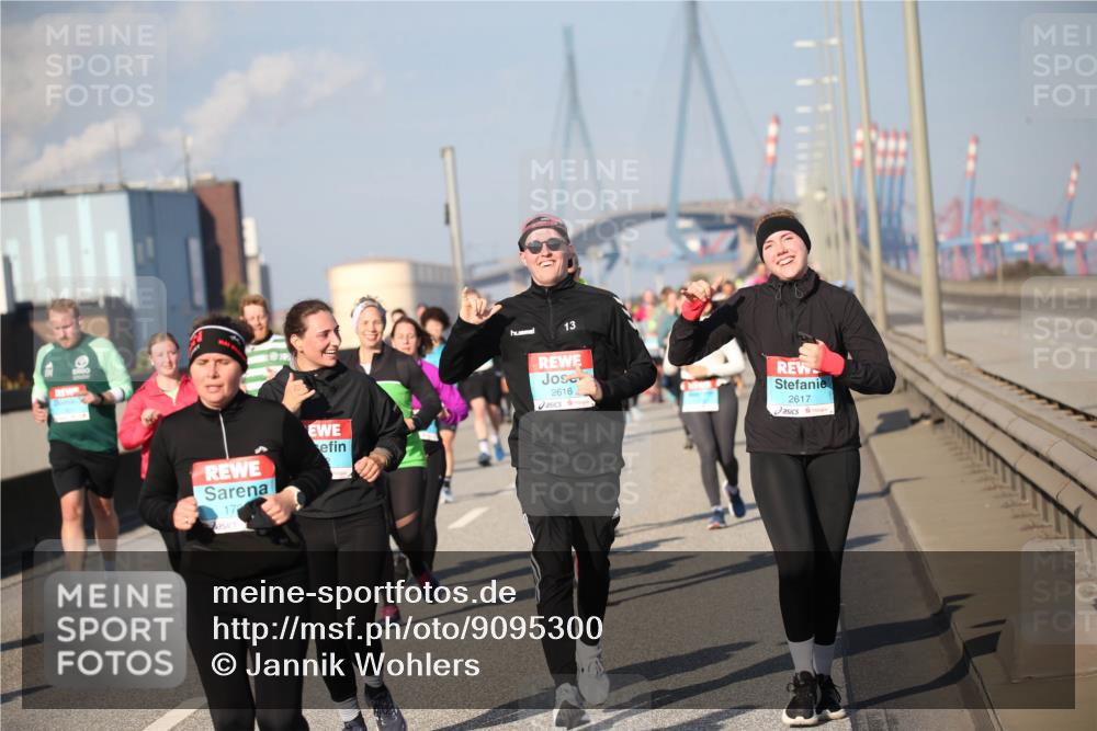 03.10.2025 - Köhlbrandbrückenlauf Jannik Wohlers http://msf.ph/oto/9095300 03.10.2025 10:04:02 Position 3 17, 13, 2616, 2617 meine-sportfotos.de