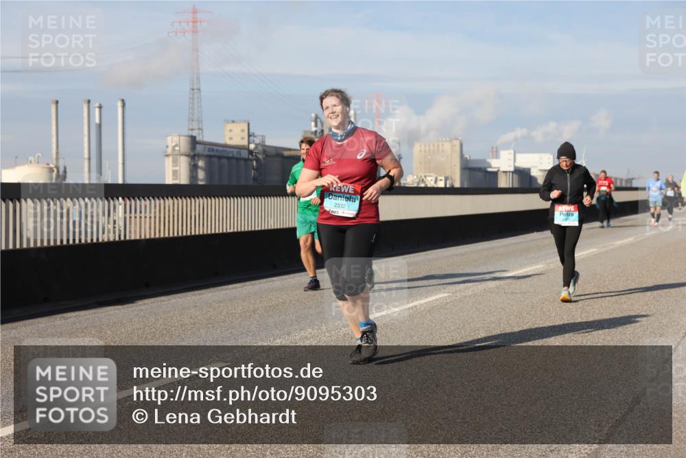 03.10.2025 - Köhlbrandbrückenlauf Lena Gebhardt http://msf.ph/oto/9095303 03.10.2025 10:09:40 Position 2 2332 meine-sportfotos.de