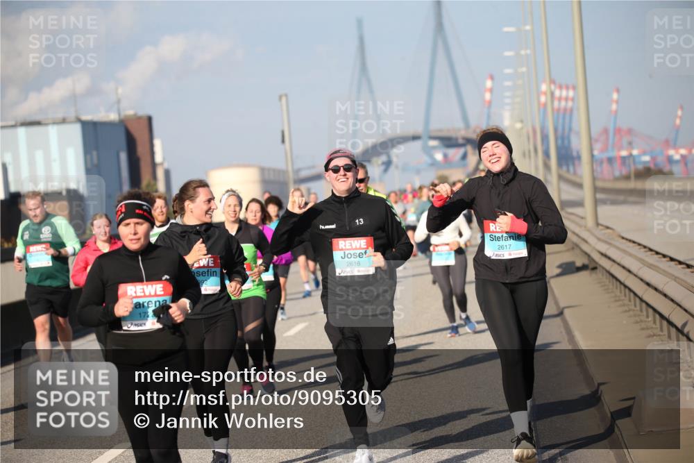 03.10.2025 - Köhlbrandbrückenlauf Jannik Wohlers http://msf.ph/oto/9095305 03.10.2025 10:04:02 Position 3 1723, 992, 13, 2616, 2617 meine-sportfotos.de