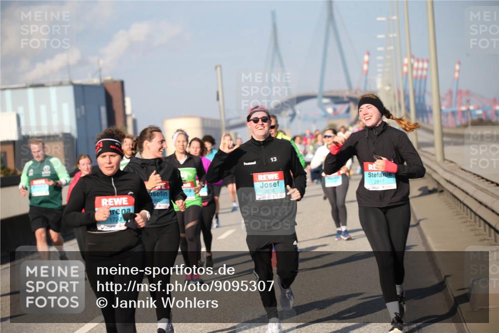 03.10.2025 - Köhlbrandbrückenlauf Jannik Wohlers http://msf.ph/oto/9095307 03.10.2025 10:04:02 Position 3 1723, 992, 13, 2616, 10, 2617 meine-sportfotos.de