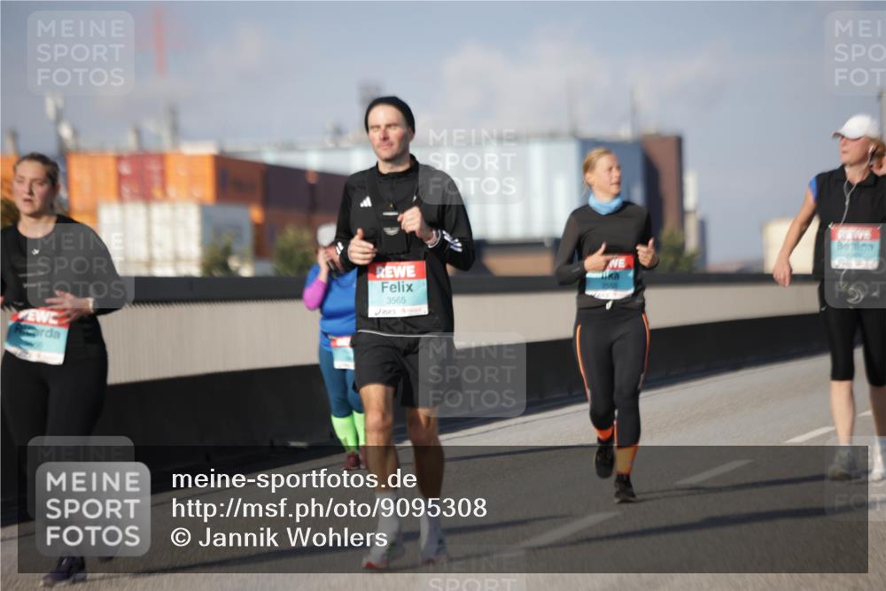 03.10.2025 - Köhlbrandbrückenlauf Jannik Wohlers http://msf.ph/oto/9095308 03.10.2025 10:13:21 Position 3 2550, 3565 meine-sportfotos.de