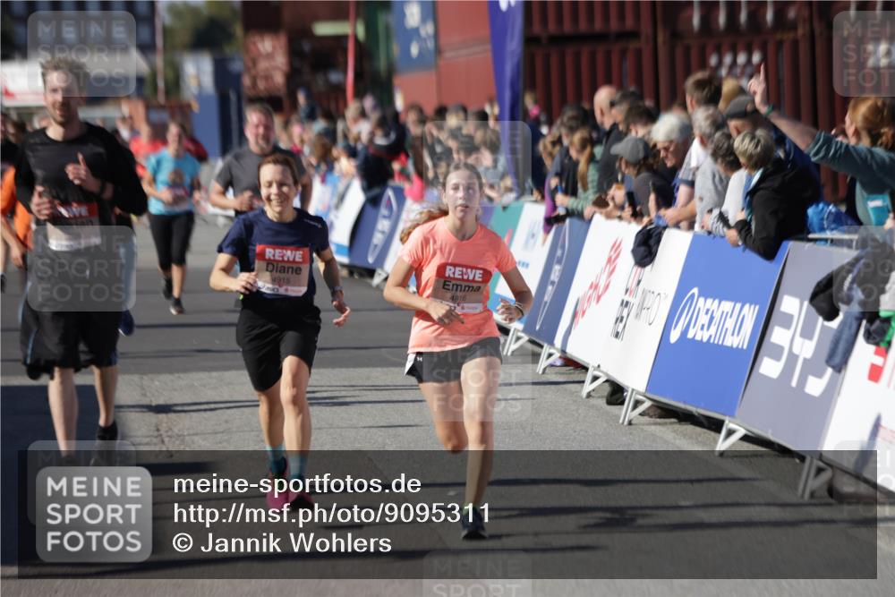 03.10.2025 - Köhlbrandbrückenlauf Jannik Wohlers http://msf.ph/oto/9095311 03.10.2025 13:20:51 Ziel 4476, 4646, 4709, 4915, 4916, 5006, 5084, 5130, 5169, 5480, 5488, 5501, 5774, 5918, 5920, 6703, 6780 meine-sportfotos.de