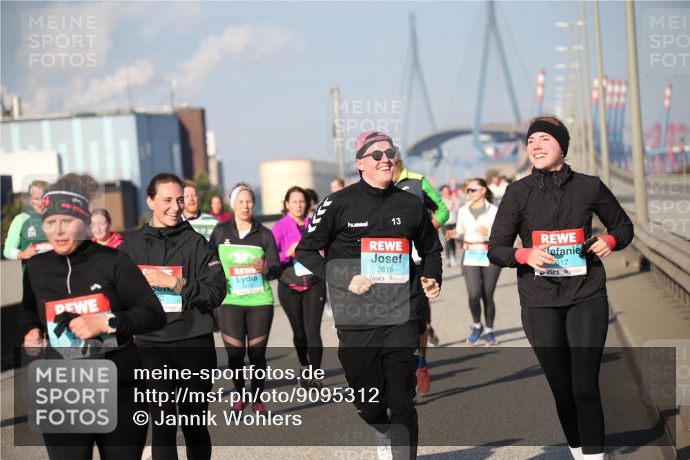 03.10.2025 - Köhlbrandbrückenlauf Jannik Wohlers http://msf.ph/oto/9095312 03.10.2025 10:04:03 Position 3 2, 13, 2616, 2617 meine-sportfotos.de