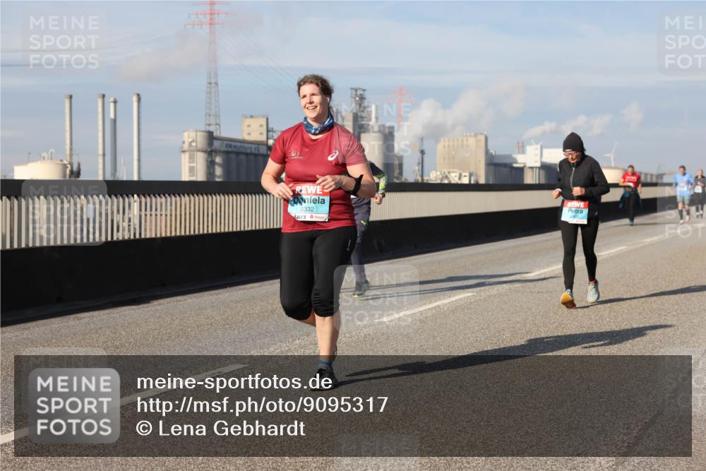 03.10.2025 - Köhlbrandbrückenlauf Lena Gebhardt http://msf.ph/oto/9095317 03.10.2025 10:09:40 Position 2 2332 meine-sportfotos.de