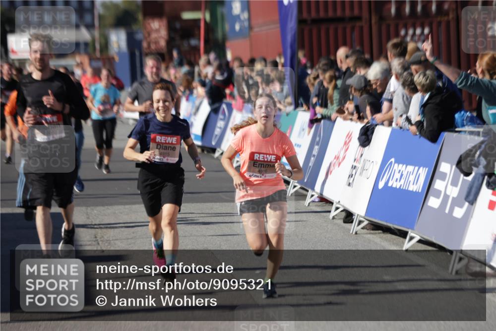 03.10.2025 - Köhlbrandbrückenlauf Jannik Wohlers http://msf.ph/oto/9095321 03.10.2025 13:20:51 Ziel 4476, 4646, 4709, 4915, 4916, 5006, 5084, 5130, 5169, 5480, 5488, 5501, 5774, 5918, 5920, 6703, 6780 meine-sportfotos.de
