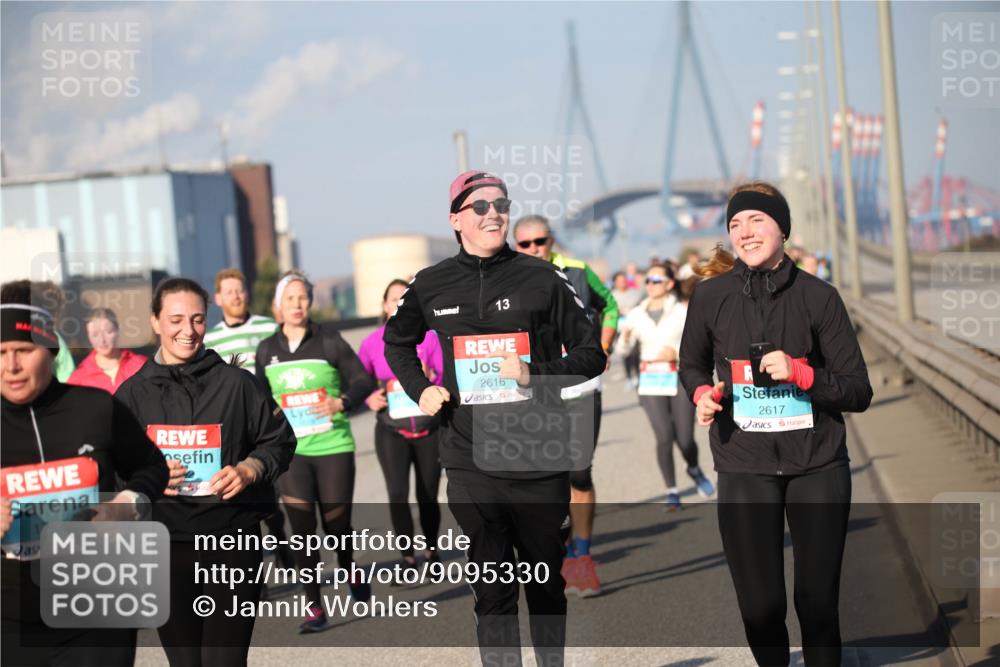 03.10.2025 - Köhlbrandbrückenlauf Jannik Wohlers http://msf.ph/oto/9095330 03.10.2025 10:04:03 Position 3 1723, 13, 2616, 2617 meine-sportfotos.de