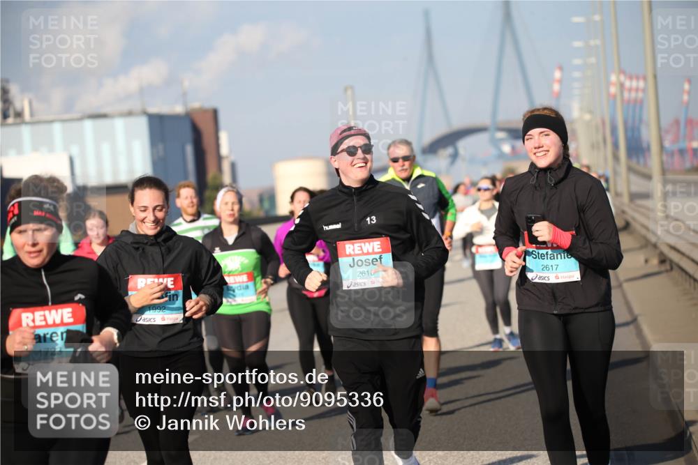 03.10.2025 - Köhlbrandbrückenlauf Jannik Wohlers http://msf.ph/oto/9095336 03.10.2025 10:04:03 Position 3 1723, 1992, 13, 2610, 2617 meine-sportfotos.de
