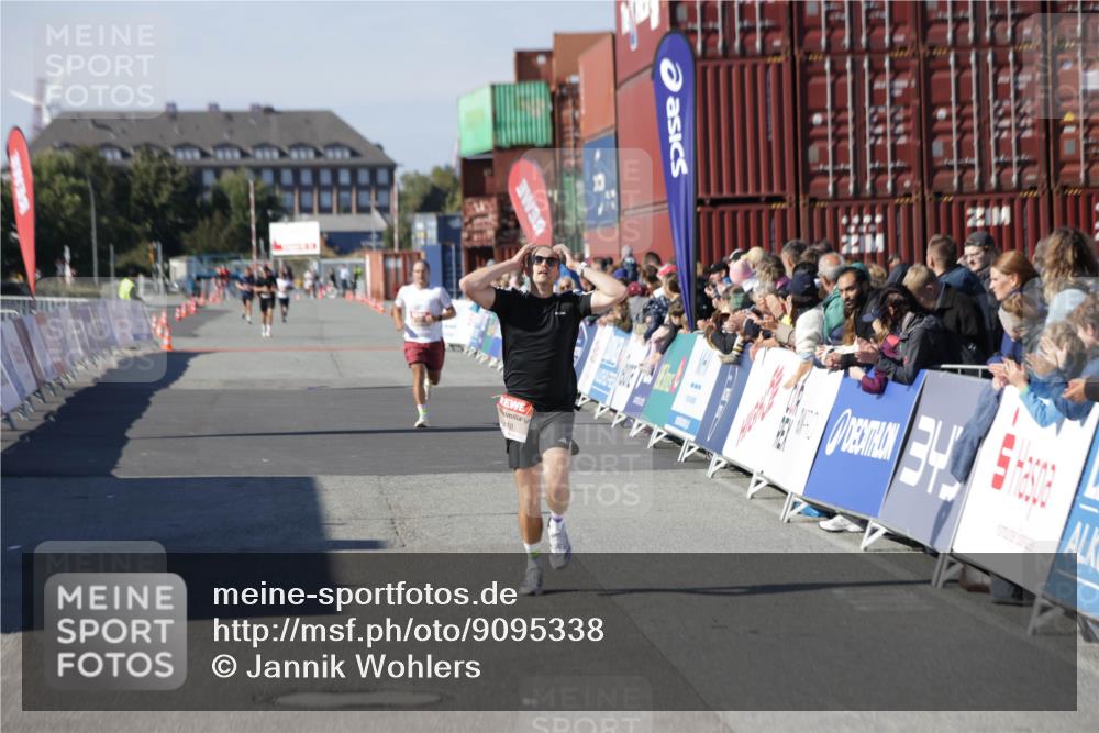 03.10.2025 - Köhlbrandbrückenlauf Jannik Wohlers http://msf.ph/oto/9095338 03.10.2025 12:55:05 Ziel 5765, 6410 meine-sportfotos.de