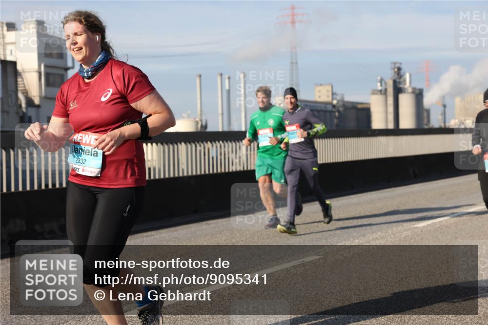 03.10.2025 - Köhlbrandbrückenlauf Lena Gebhardt http://msf.ph/oto/9095341 03.10.2025 10:09:41 Position 2 2332 meine-sportfotos.de