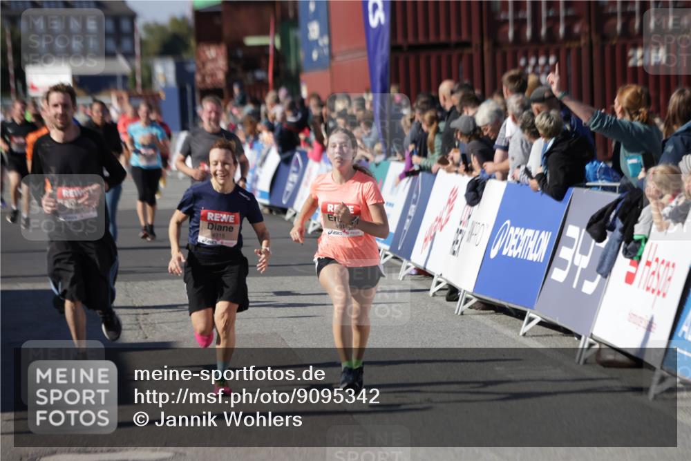 03.10.2025 - Köhlbrandbrückenlauf Jannik Wohlers http://msf.ph/oto/9095342 03.10.2025 13:20:51 Ziel 4476, 4646, 4709, 4915, 4916, 5006, 5084, 5130, 5169, 5480, 5488, 5501, 5774, 5918, 5920, 6703, 6780 meine-sportfotos.de