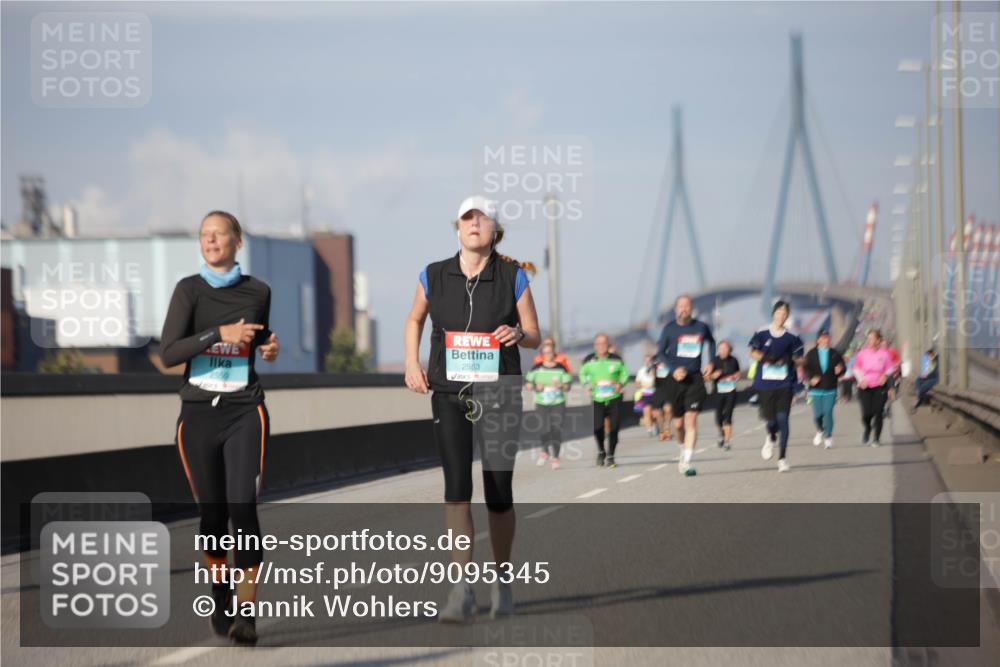 03.10.2025 - Köhlbrandbrückenlauf Jannik Wohlers http://msf.ph/oto/9095345 03.10.2025 10:13:23 Position 3 2553 meine-sportfotos.de