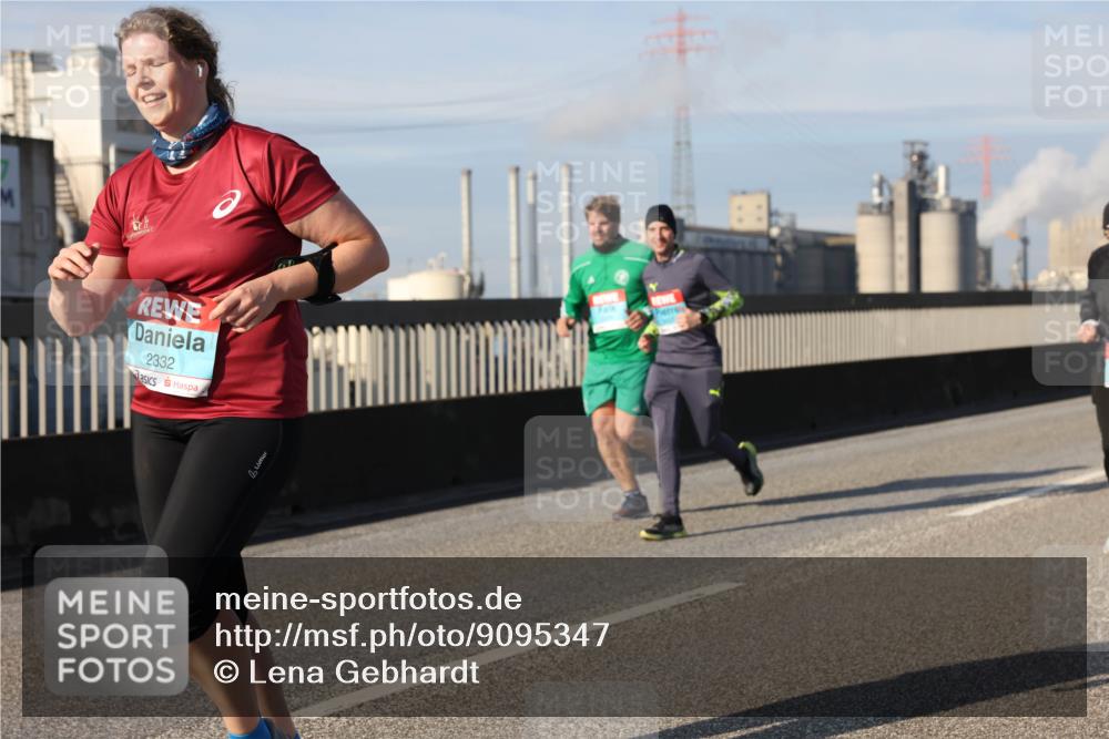 03.10.2025 - Köhlbrandbrückenlauf Lena Gebhardt http://msf.ph/oto/9095347 03.10.2025 10:09:41 Position 2 2332 meine-sportfotos.de