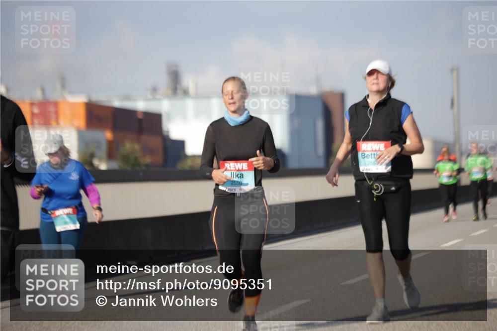 03.10.2025 - Köhlbrandbrückenlauf Jannik Wohlers http://msf.ph/oto/9095351 03.10.2025 10:13:24 Position 3 2550, 2553 meine-sportfotos.de