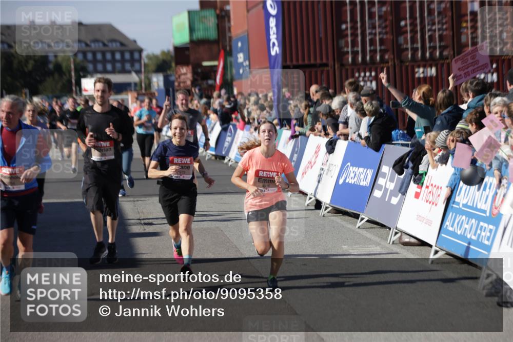 03.10.2025 - Köhlbrandbrückenlauf Jannik Wohlers http://msf.ph/oto/9095358 03.10.2025 13:20:52 Ziel 4646, 4709, 4915, 4916, 5006, 5084, 5130, 5156, 5169, 5377, 5480, 5488, 5501, 5774, 5918, 5920, 6703, 6780 meine-sportfotos.de