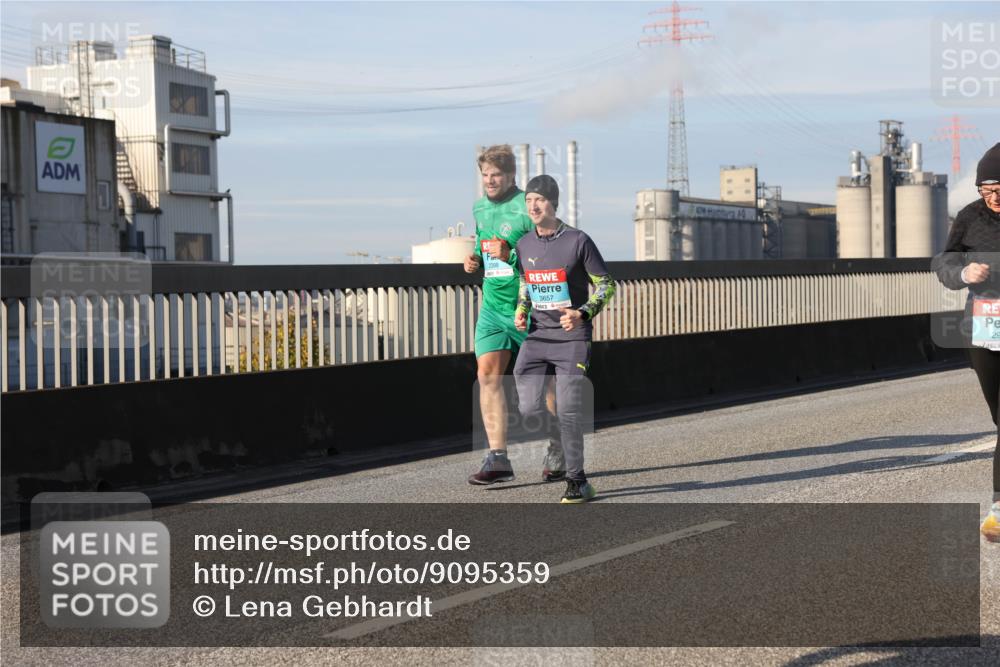 03.10.2025 - Köhlbrandbrückenlauf Lena Gebhardt http://msf.ph/oto/9095359 03.10.2025 10:09:42 Position 2 3657 meine-sportfotos.de