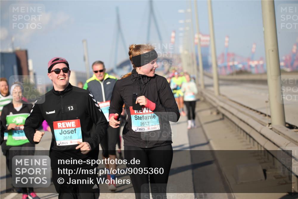 03.10.2025 - Köhlbrandbrückenlauf Jannik Wohlers http://msf.ph/oto/9095360 03.10.2025 10:04:04 Position 3 13, 2616, 2617 meine-sportfotos.de