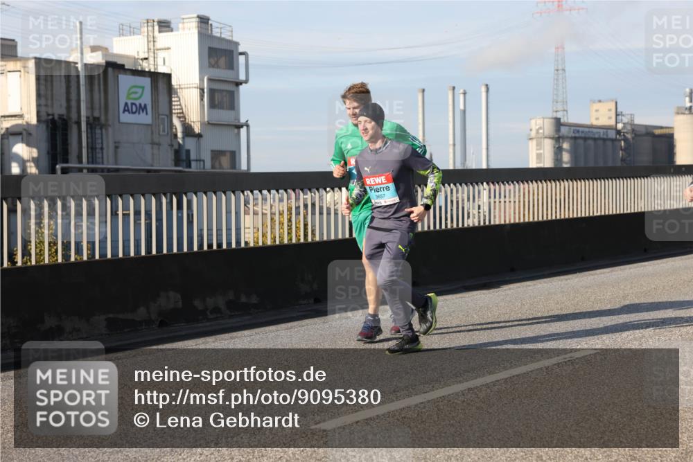 03.10.2025 - Köhlbrandbrückenlauf Lena Gebhardt http://msf.ph/oto/9095380 03.10.2025 10:09:42 Position 2 3657 meine-sportfotos.de