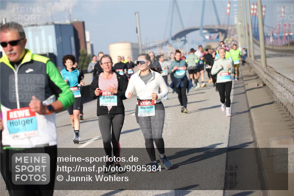 03.10.2025 - Köhlbrandbrückenlauf Jannik Wohlers http://msf.ph/oto/9095384 03.10.2025 10:04:08 Position 3 2218, 2217 meine-sportfotos.de