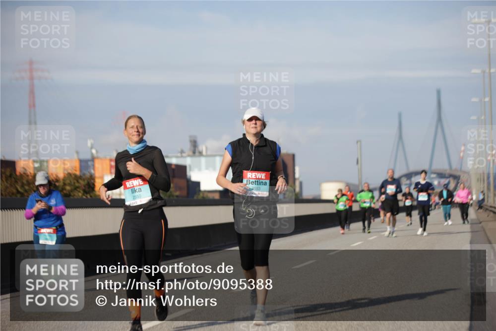 03.10.2025 - Köhlbrandbrückenlauf Jannik Wohlers http://msf.ph/oto/9095388 03.10.2025 10:13:25 Position 3 2550, 2553 meine-sportfotos.de
