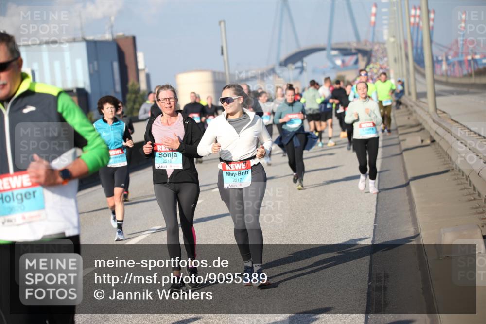 03.10.2025 - Köhlbrandbrückenlauf Jannik Wohlers http://msf.ph/oto/9095389 03.10.2025 10:04:08 Position 3 2218, 2217 meine-sportfotos.de