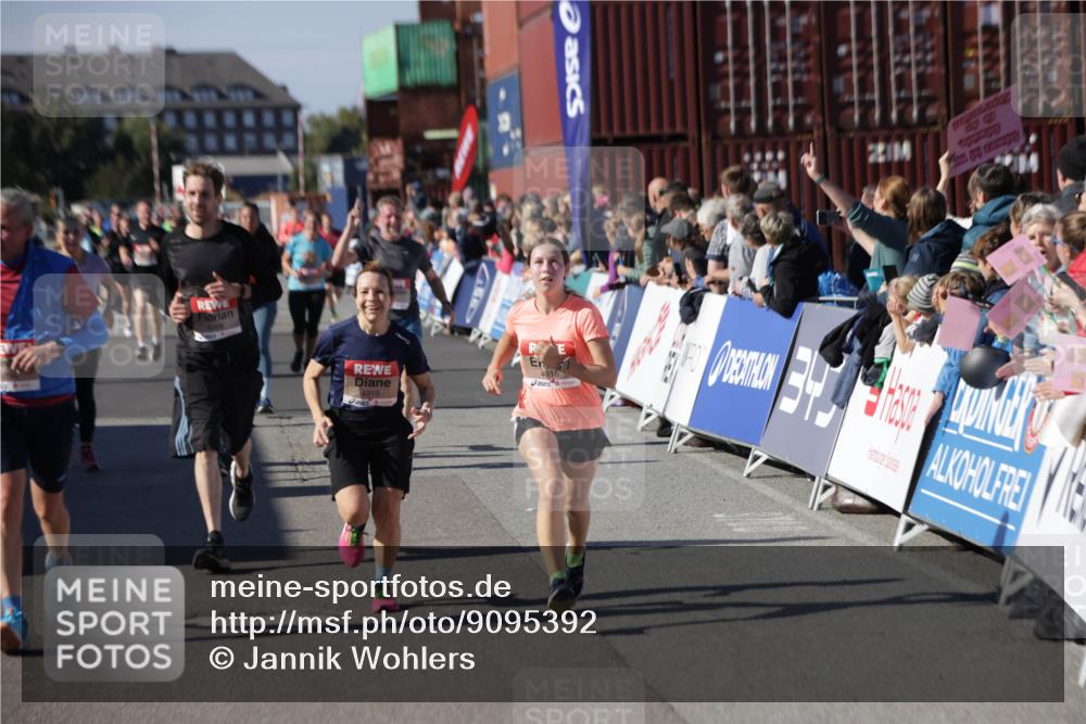 03.10.2025 - Köhlbrandbrückenlauf Jannik Wohlers http://msf.ph/oto/9095392 03.10.2025 13:20:52 Ziel 4646, 4709, 4915, 4916, 5006, 5084, 5130, 5156, 5169, 5377, 5480, 5488, 5501, 5774, 5918, 5920, 6703, 6780 meine-sportfotos.de