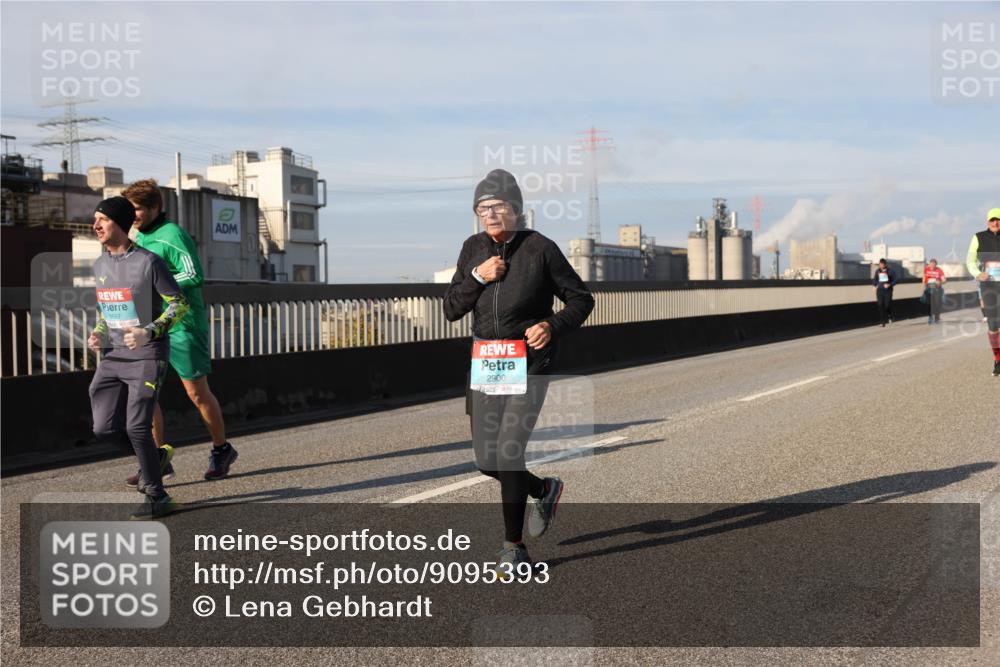 03.10.2025 - Köhlbrandbrückenlauf Lena Gebhardt http://msf.ph/oto/9095393 03.10.2025 10:09:43 Position 2  meine-sportfotos.de