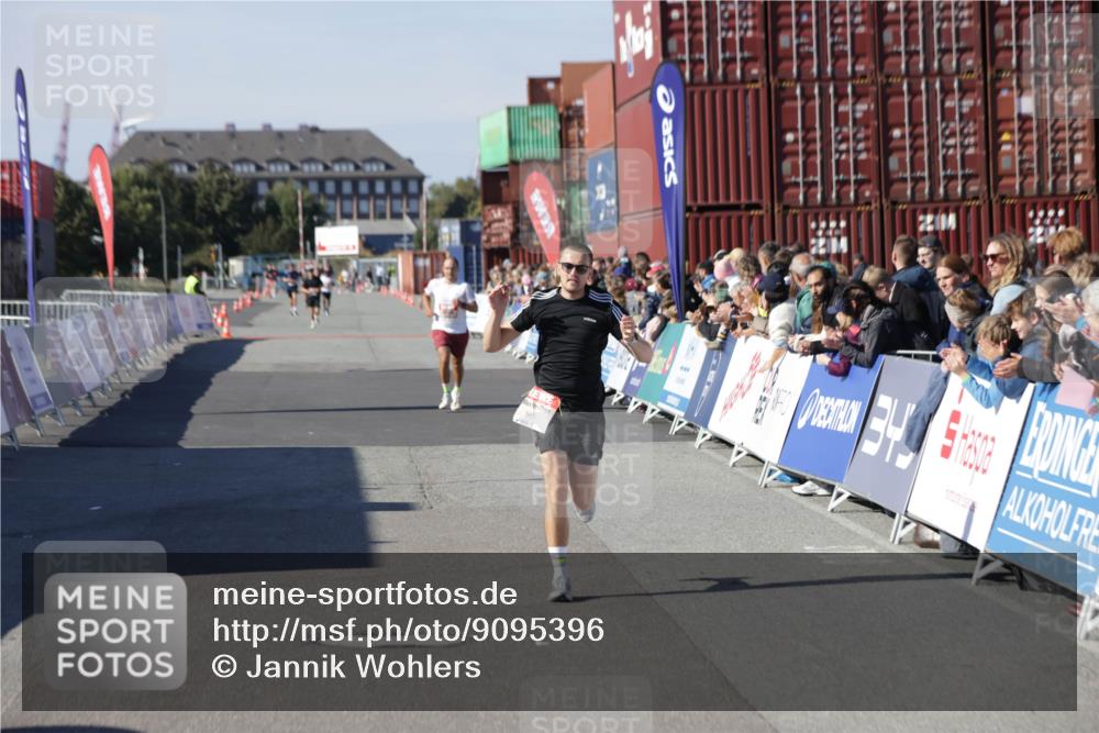 03.10.2025 - Köhlbrandbrückenlauf Jannik Wohlers http://msf.ph/oto/9095396 03.10.2025 12:55:06 Ziel 5765, 6410 meine-sportfotos.de