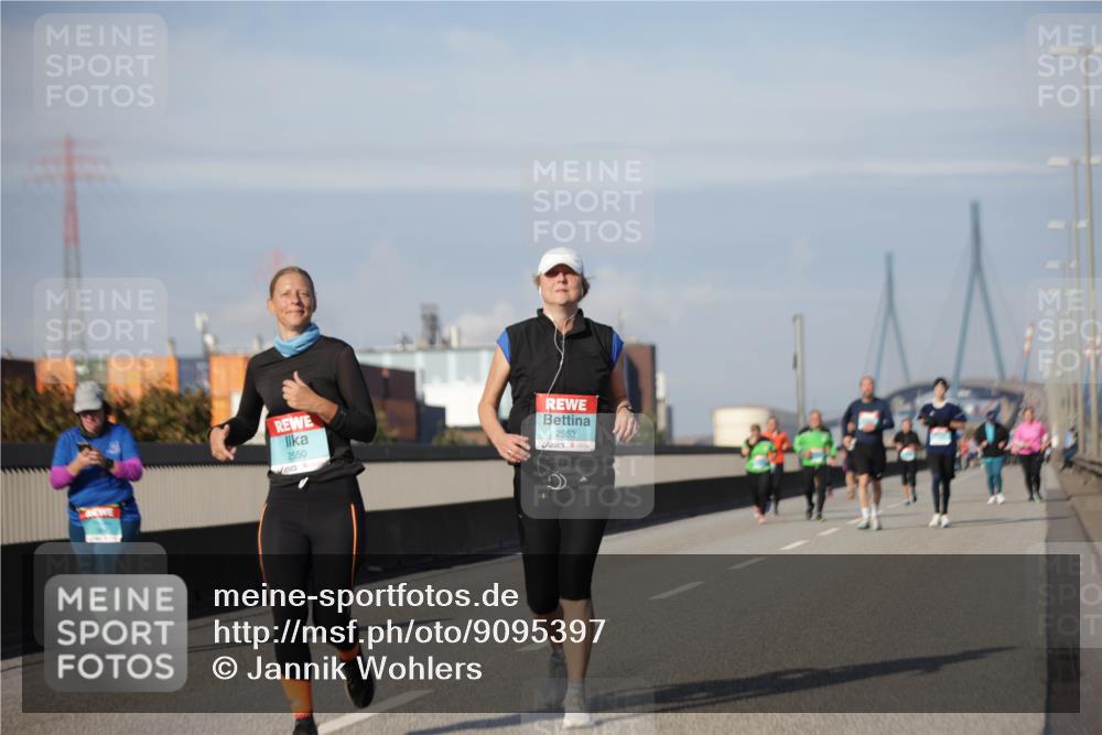 03.10.2025 - Köhlbrandbrückenlauf Jannik Wohlers http://msf.ph/oto/9095397 03.10.2025 10:13:25 Position 3 2550, 2553 meine-sportfotos.de