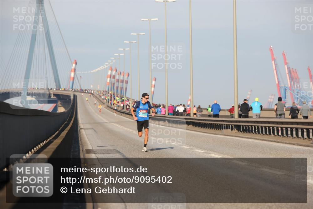 03.10.2025 - Köhlbrandbrückenlauf Lena Gebhardt http://msf.ph/oto/9095402 03.10.2025 09:32:14 Position 2  meine-sportfotos.de