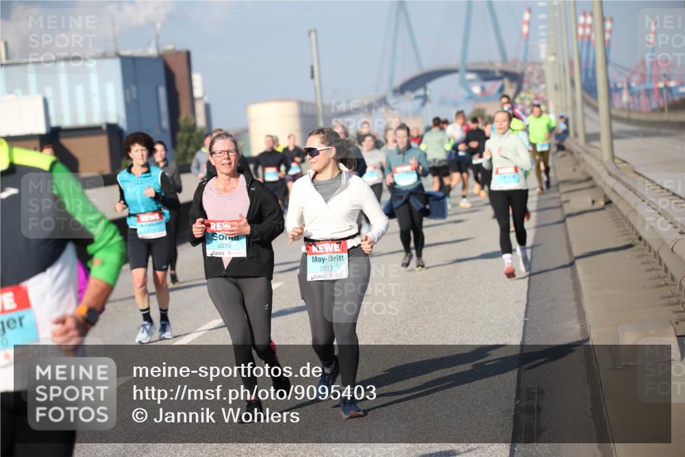 03.10.2025 - Köhlbrandbrückenlauf Jannik Wohlers http://msf.ph/oto/9095403 03.10.2025 10:04:08 Position 3 2218, 2217 meine-sportfotos.de