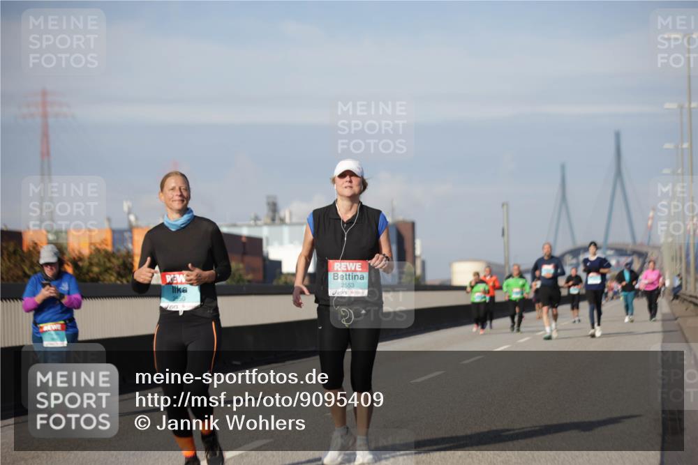 03.10.2025 - Köhlbrandbrückenlauf Jannik Wohlers http://msf.ph/oto/9095409 03.10.2025 10:13:26 Position 3 2550, 2553 meine-sportfotos.de