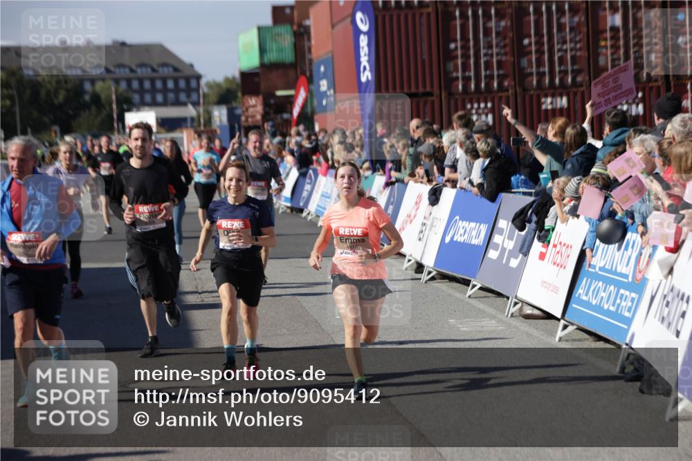 03.10.2025 - Köhlbrandbrückenlauf Jannik Wohlers http://msf.ph/oto/9095412 03.10.2025 13:20:52 Ziel 4646, 4709, 4915, 4916, 5006, 5084, 5130, 5156, 5169, 5377, 5480, 5488, 5501, 5774, 5918, 5920, 6703, 6780 meine-sportfotos.de