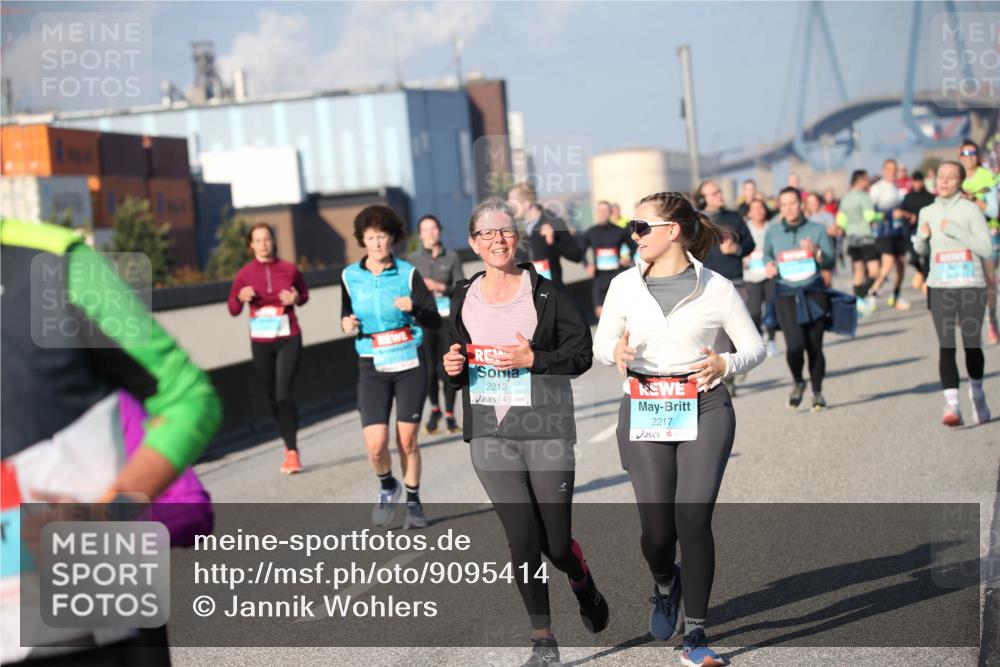 03.10.2025 - Köhlbrandbrückenlauf Jannik Wohlers http://msf.ph/oto/9095414 03.10.2025 10:04:08 Position 3 2218, 2217 meine-sportfotos.de