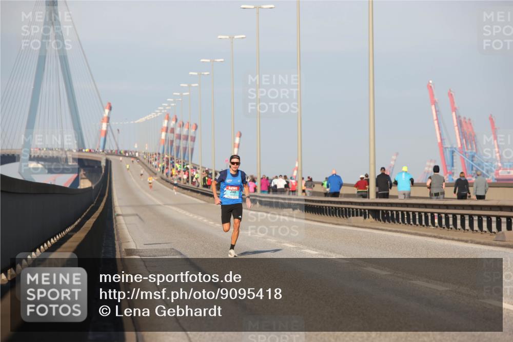 03.10.2025 - Köhlbrandbrückenlauf Lena Gebhardt http://msf.ph/oto/9095418 03.10.2025 09:32:15 Position 2  meine-sportfotos.de